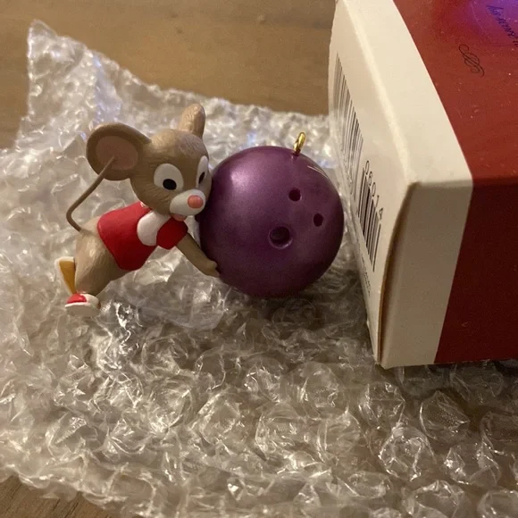 1996 Hallmark Keepsake Vintage "Bowl 'Em Over" Mouse Ornament - Picture 7 of 14